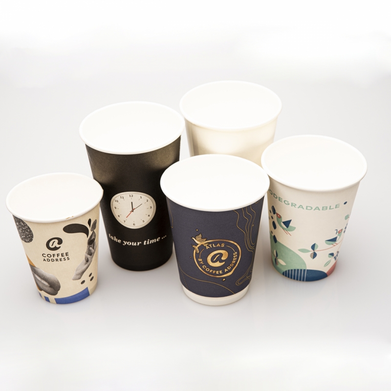 Vienkartiniai puodeliai karštiems gėrimams